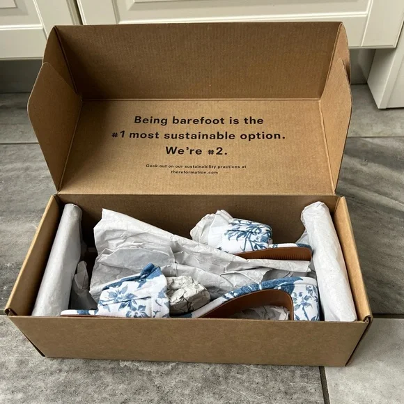 Reformation Shereen Ruched Mule 7.5 - Picture 2 of 4